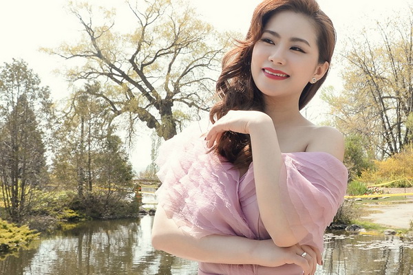 Hiện tại Lương Bích Hữu vẫn trẻ trung, xinh xắn dù đã gần U40.